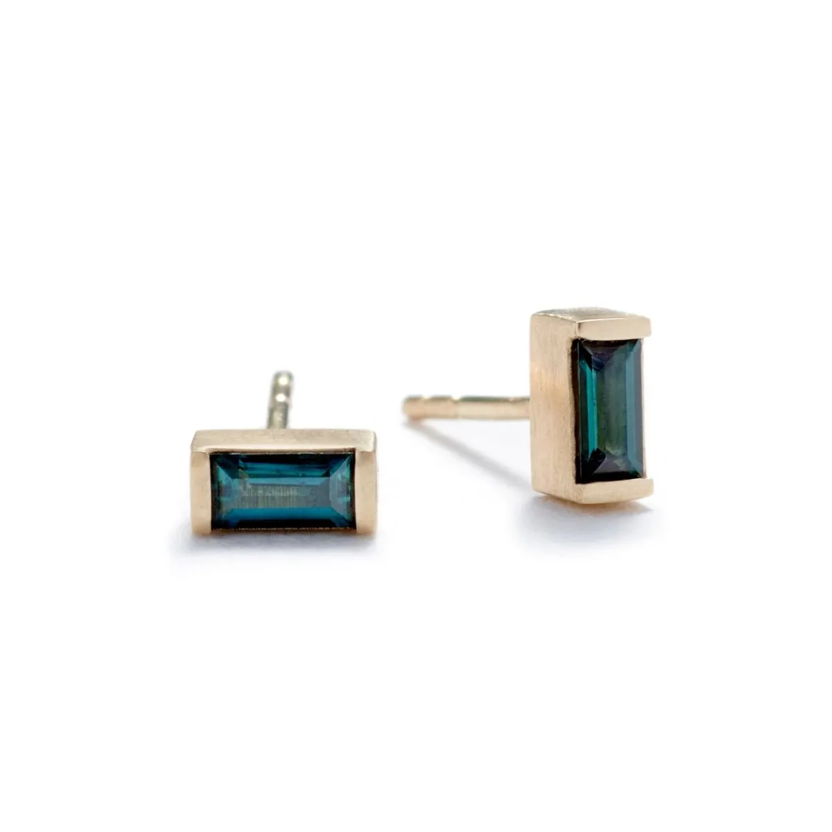 Bellus stud earrings