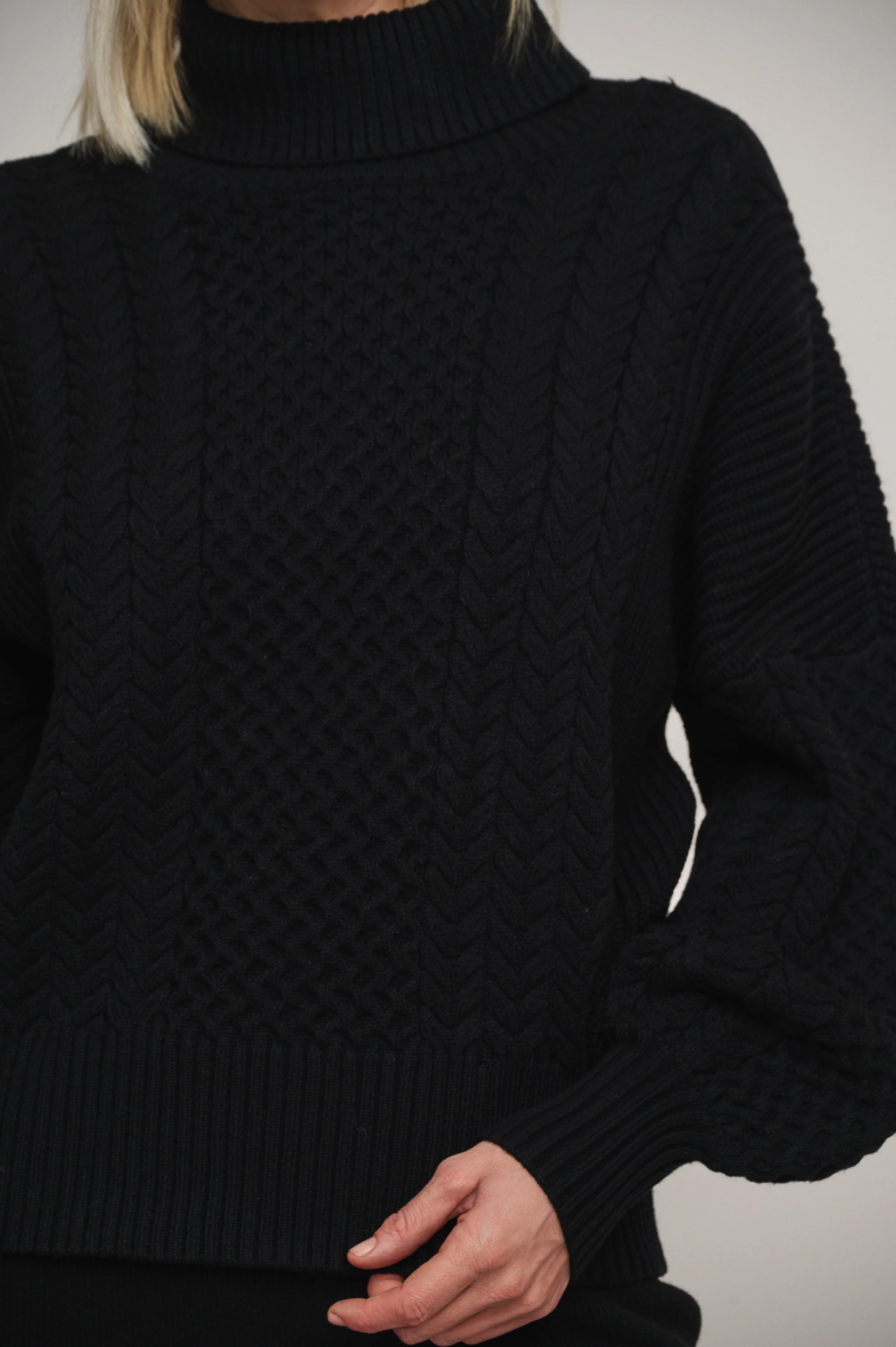 Kaira Relaxed Cable Sweater - Black