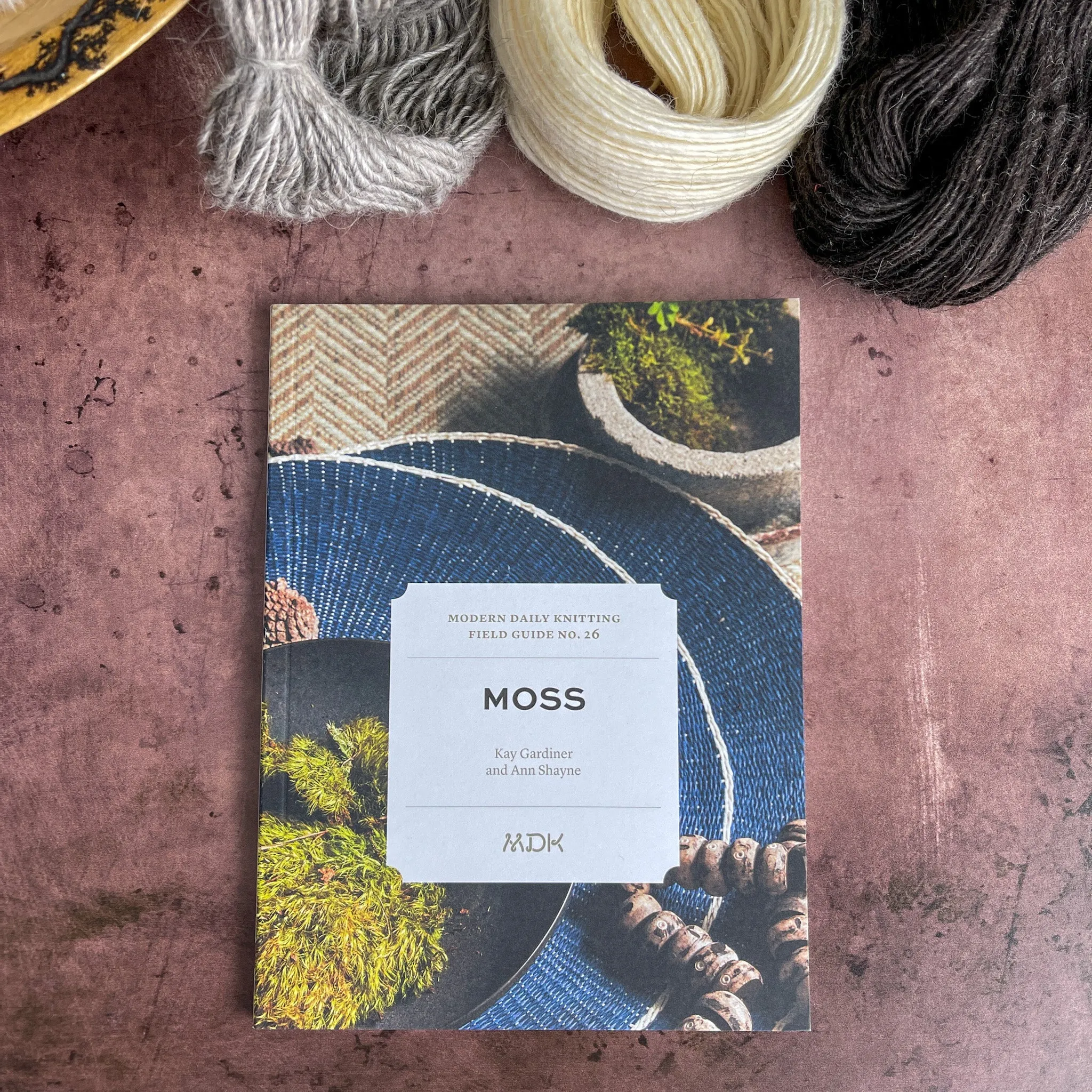 MDK Field Guide No. 26 MOSS by Modern Daily Knitting - Hélène Magnússon - Five knitting designs for Einband and Plotulopi