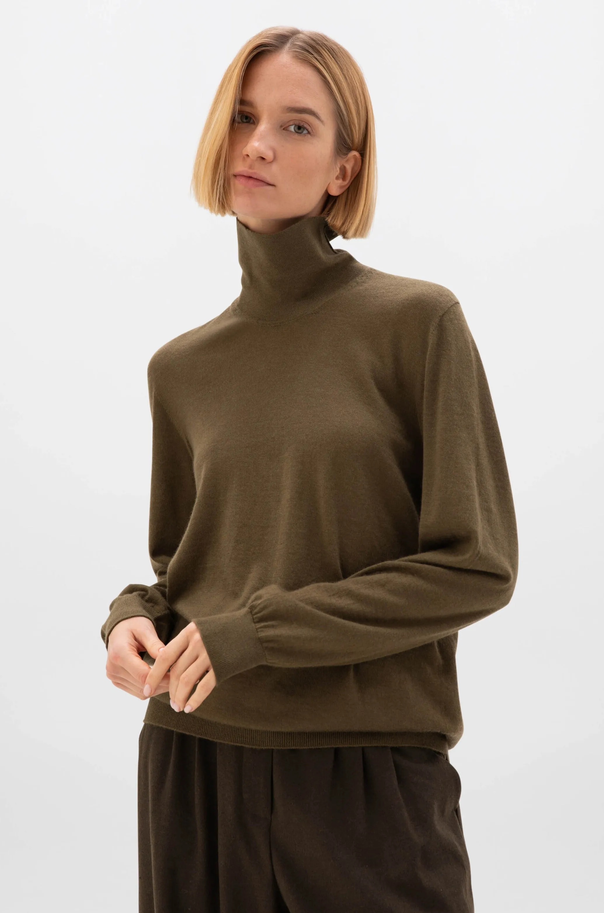 Superfine Cashmere Roll Neck