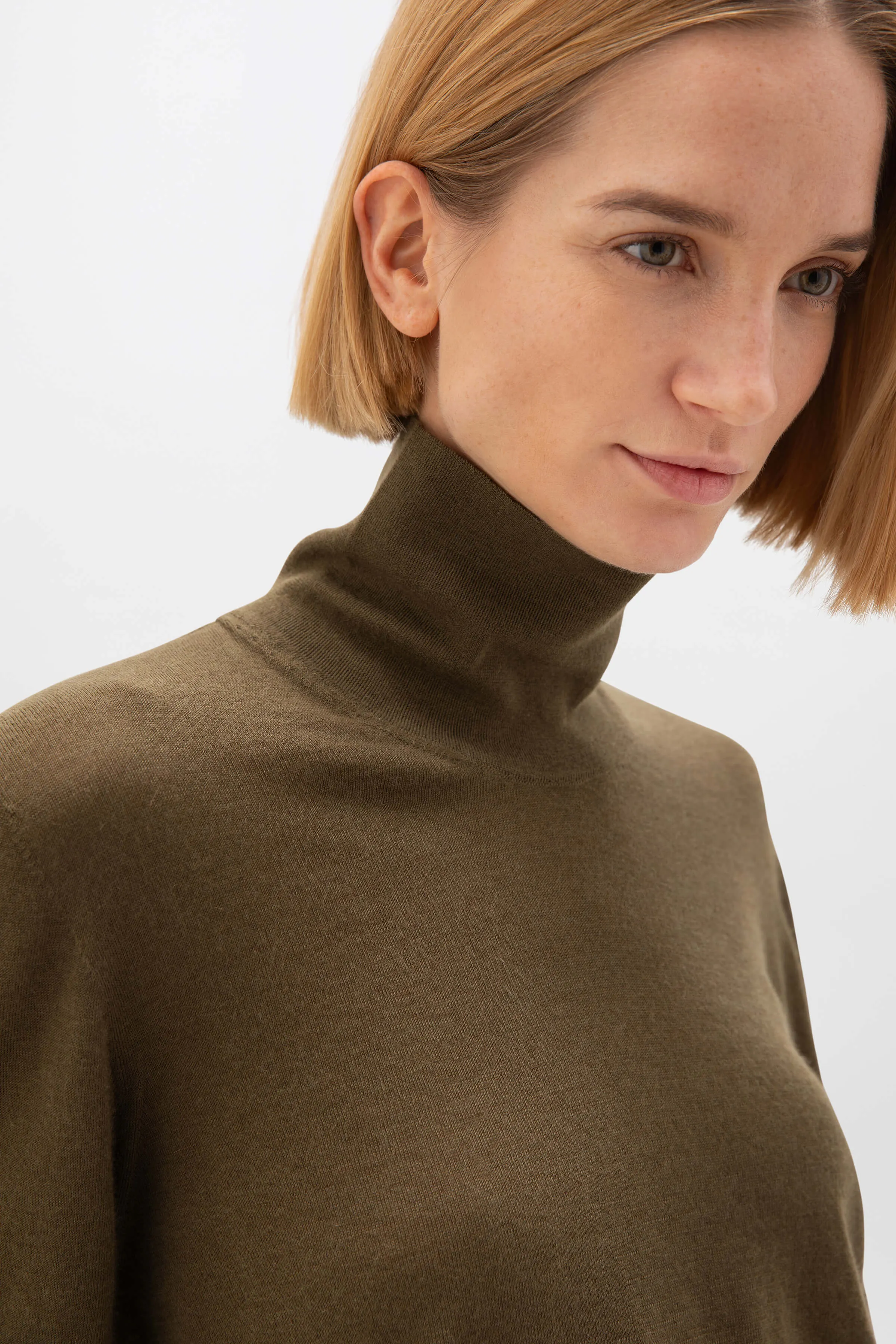 Superfine Cashmere Roll Neck